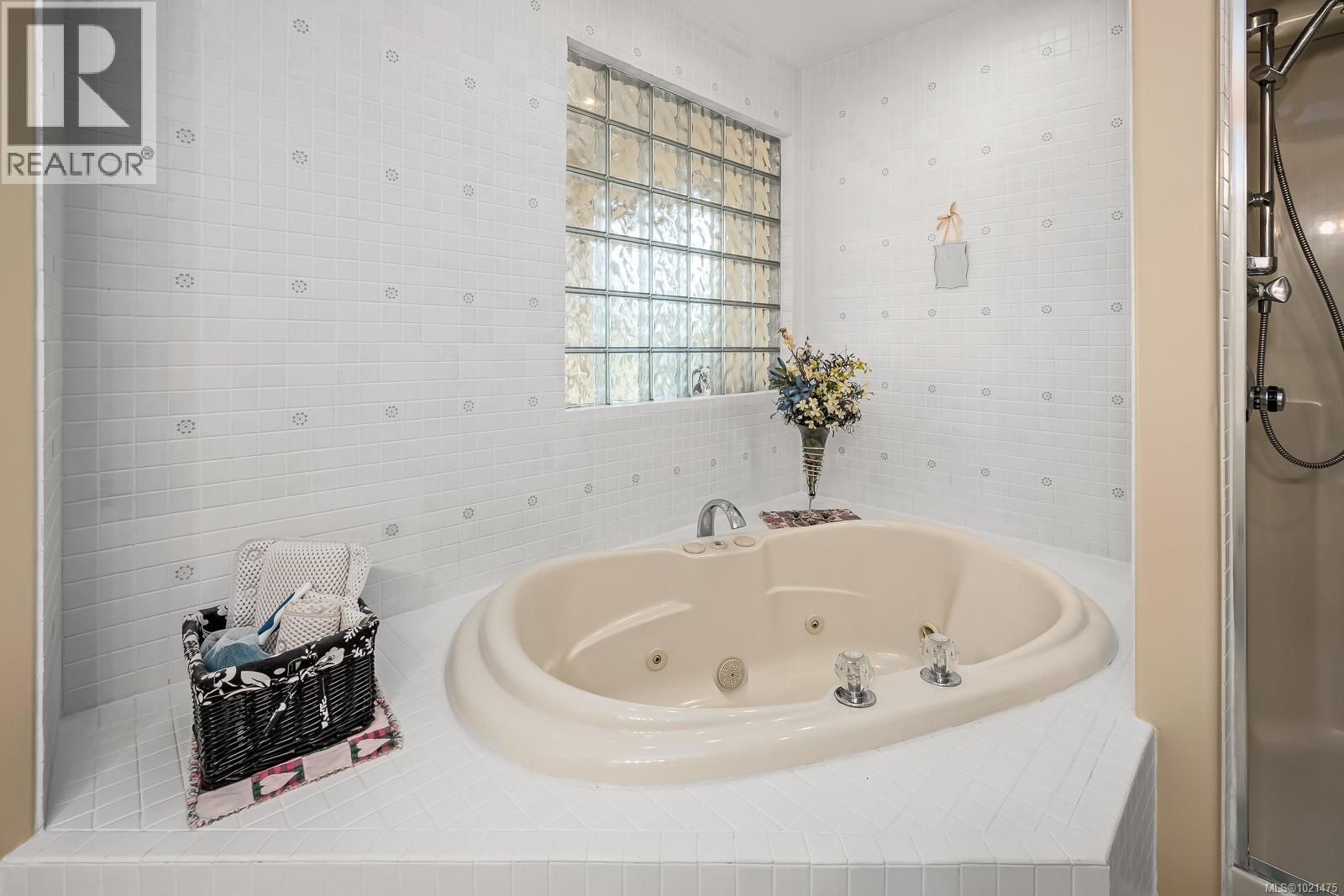 1418 Valley View Dr, Courtenay, British Columbia