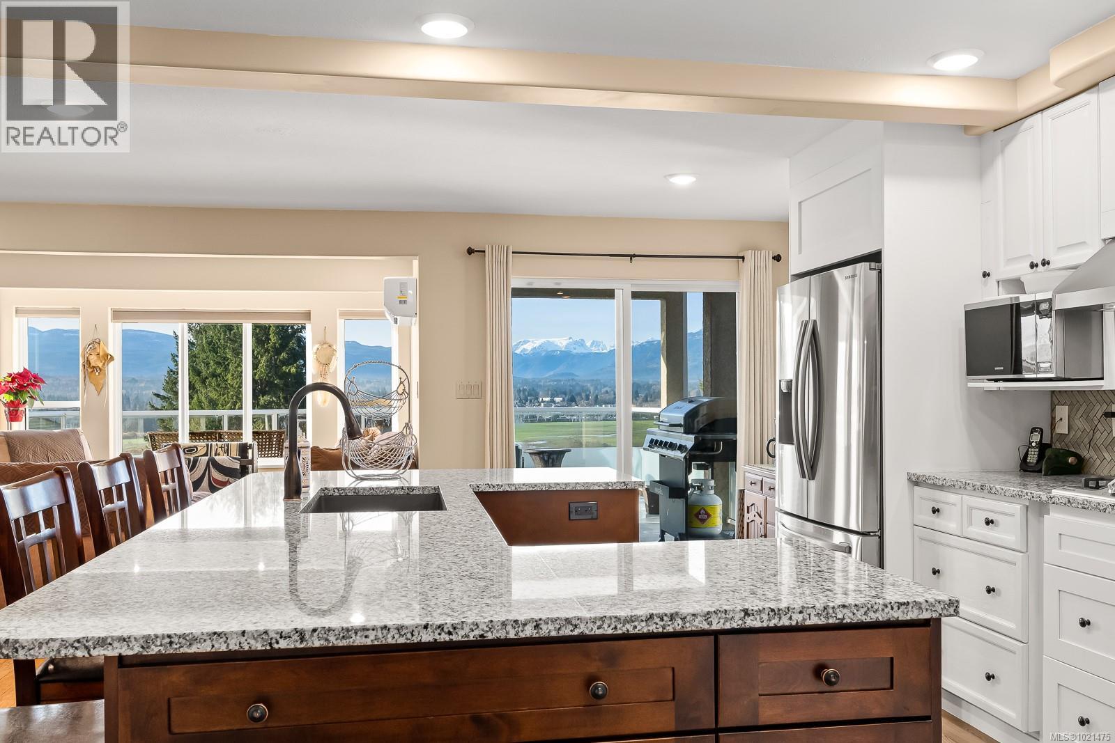 1418 Valley View Dr, Courtenay, British Columbia