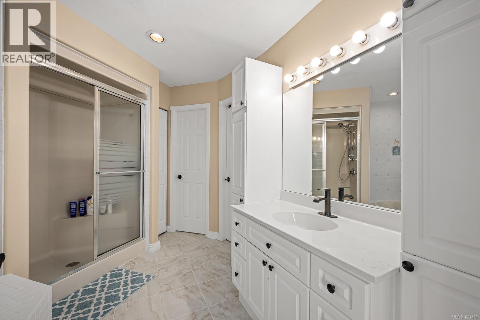 1418 Valley View Dr, Courtenay, British Columbia