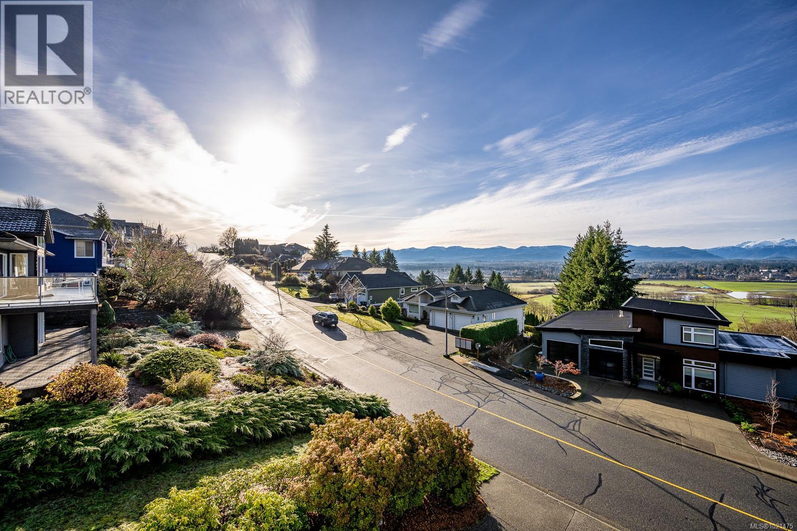 1418 Valley View Dr, Courtenay, British Columbia