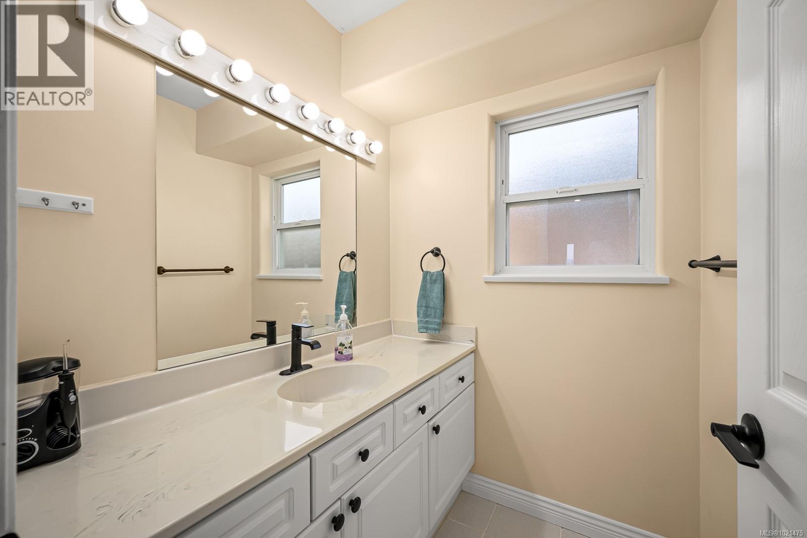 1418 Valley View Dr, Courtenay, British Columbia