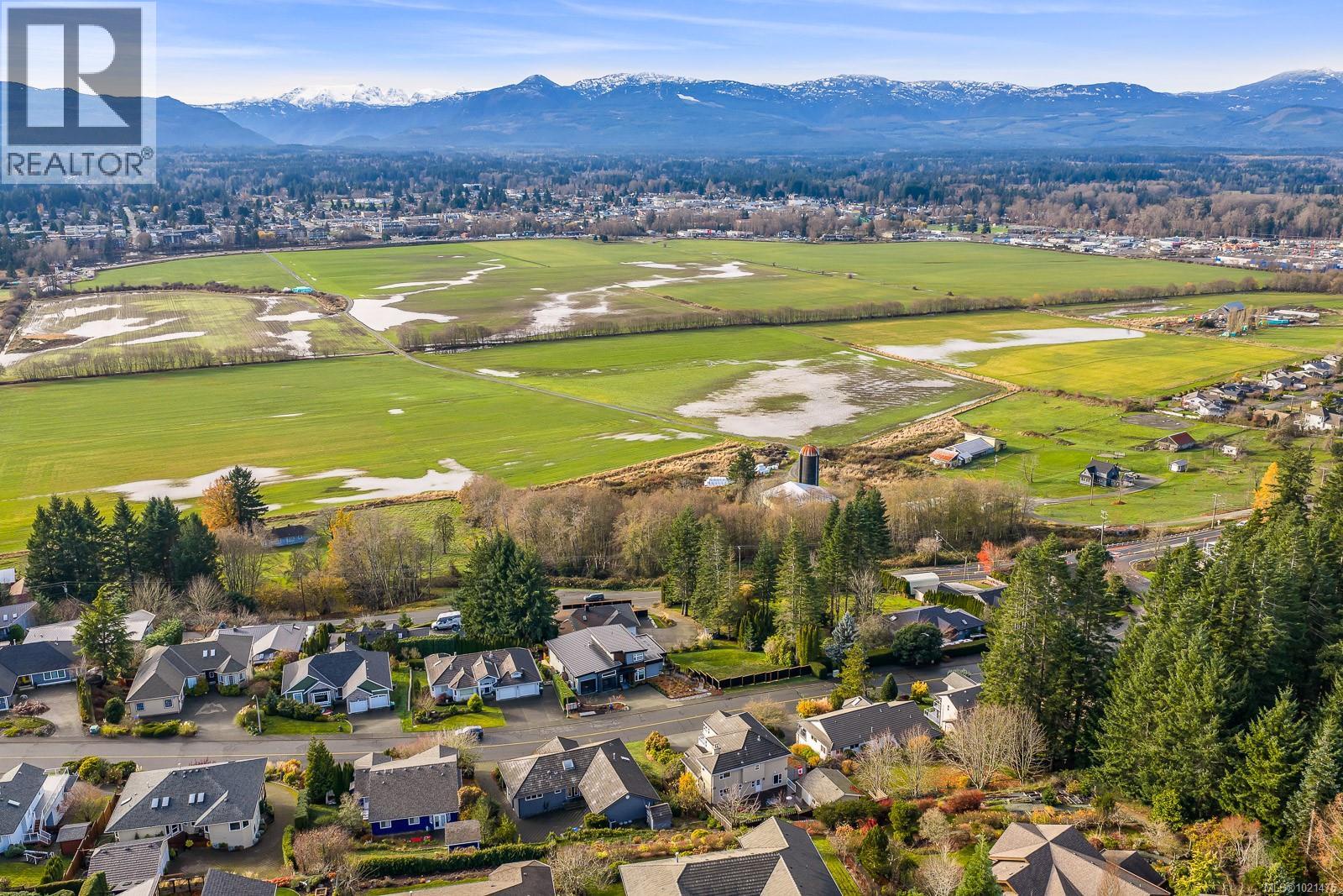 1418 Valley View Dr, Courtenay, British Columbia