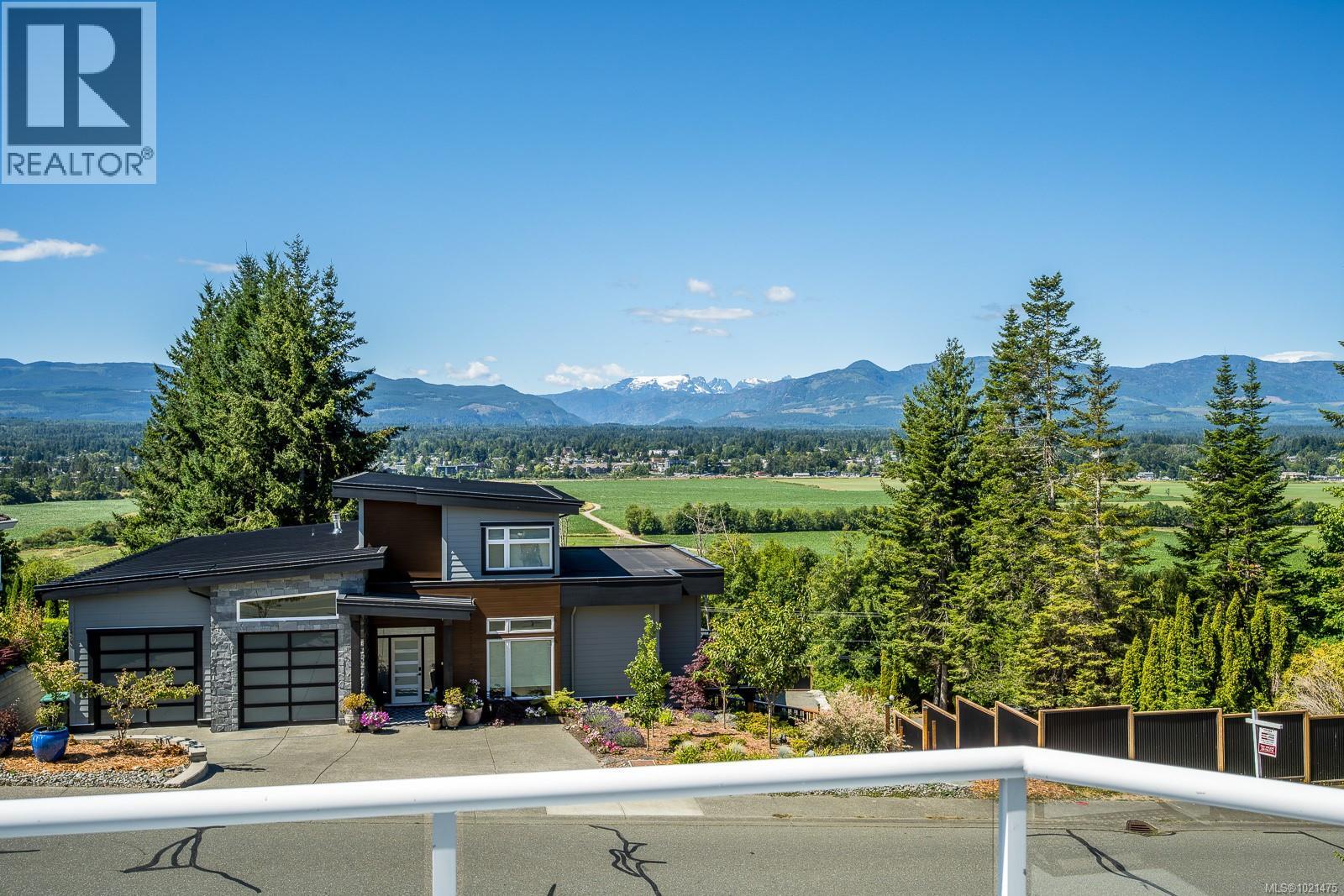 1418 Valley View Dr, Courtenay, British Columbia