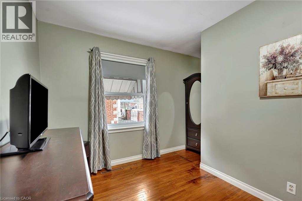 131 East 42nd Street, Hamilton, Ontario