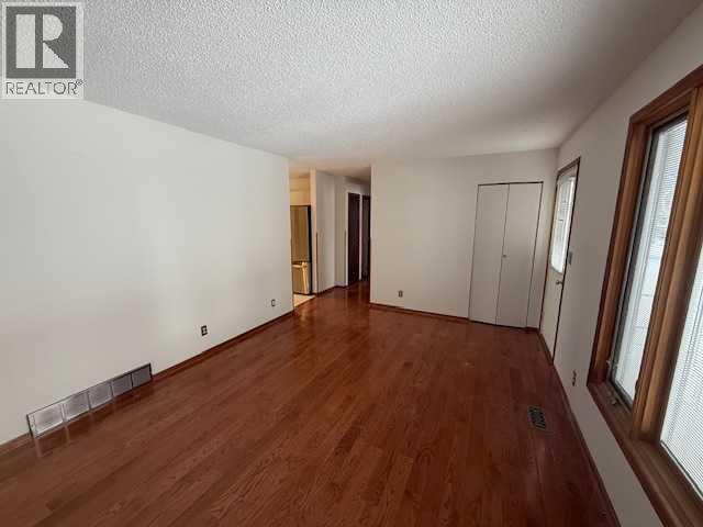 10 Main Street, Munson, Alberta