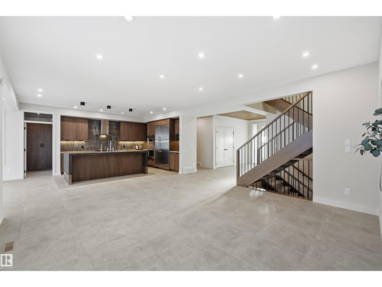 6038 Crawford Dr Sw, Edmonton, Alberta