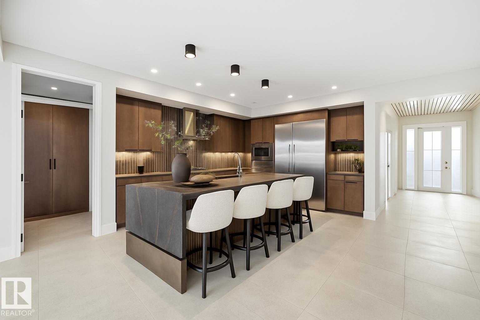 6038 Crawford Dr Sw, Edmonton, Alberta