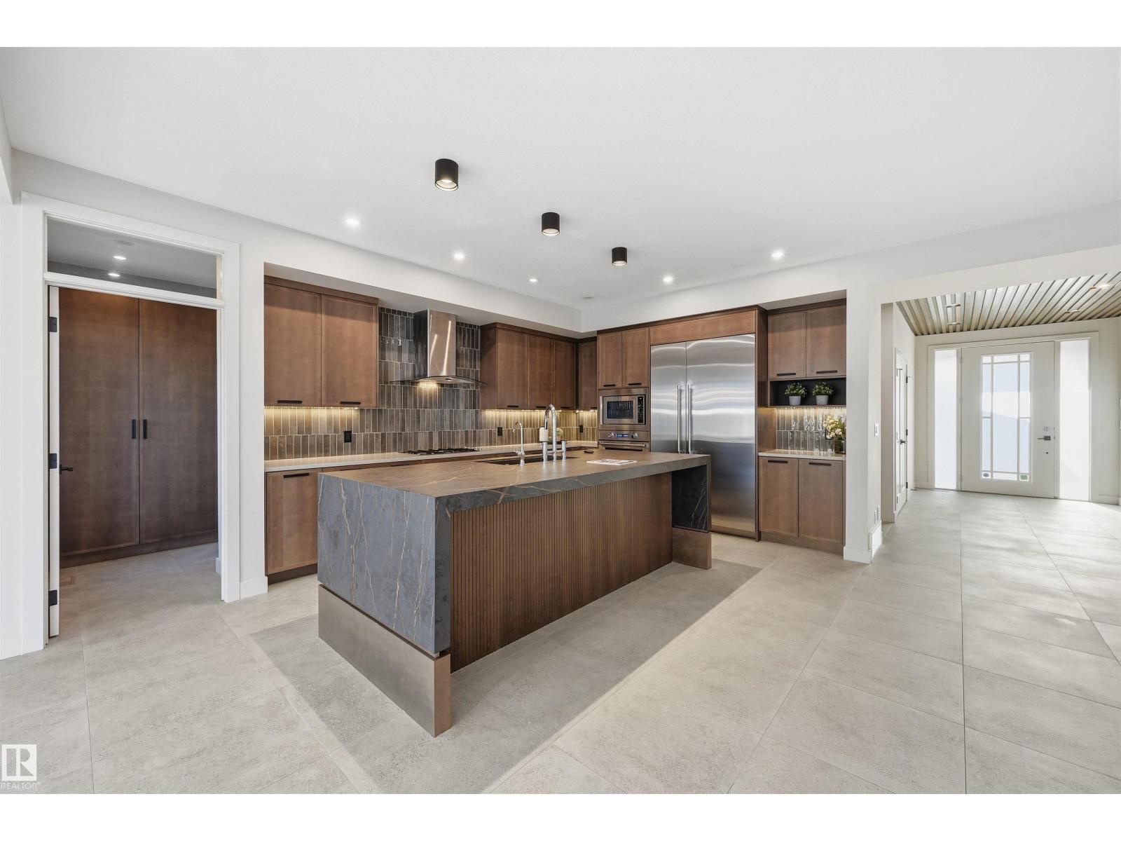 6038 Crawford Dr Sw, Edmonton, Alberta