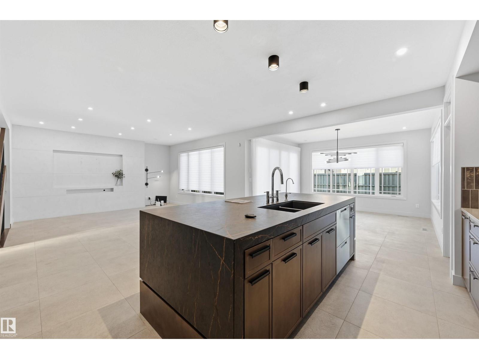 6038 Crawford Dr Sw, Edmonton, Alberta