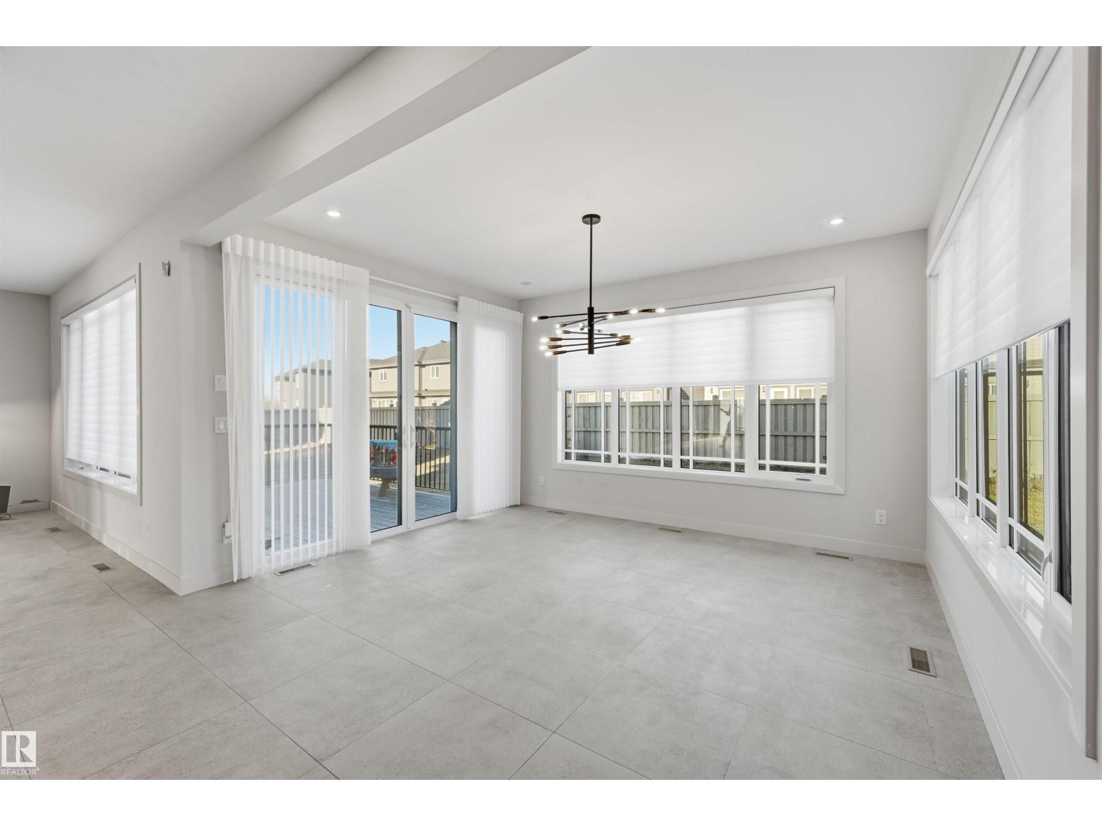 6038 Crawford Dr Sw, Edmonton, Alberta