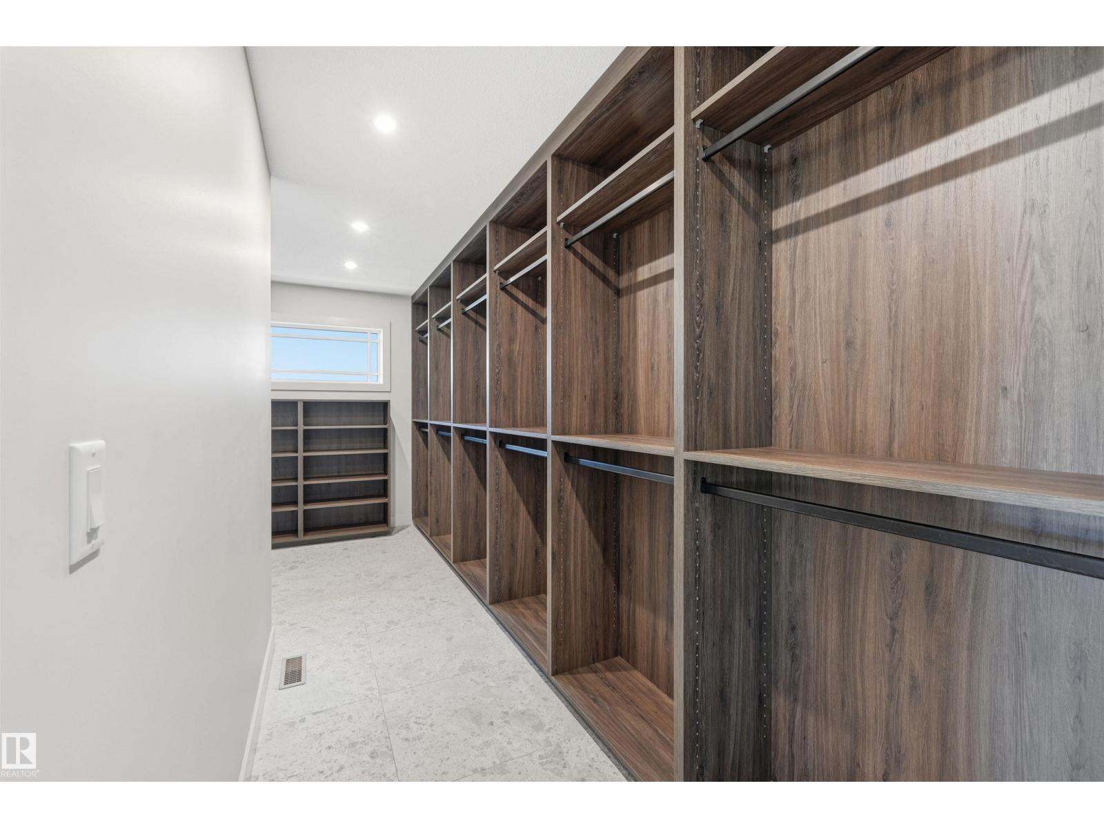 6038 Crawford Dr Sw, Edmonton, Alberta