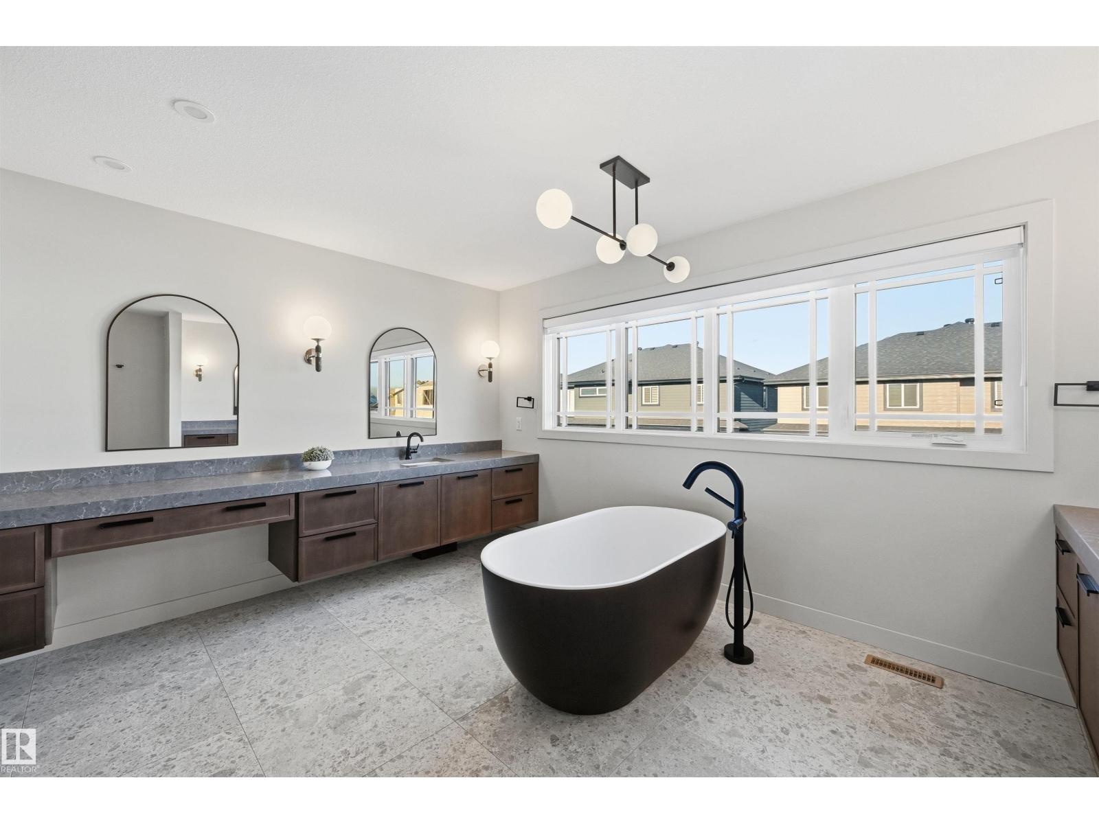 6038 Crawford Dr Sw, Edmonton, Alberta