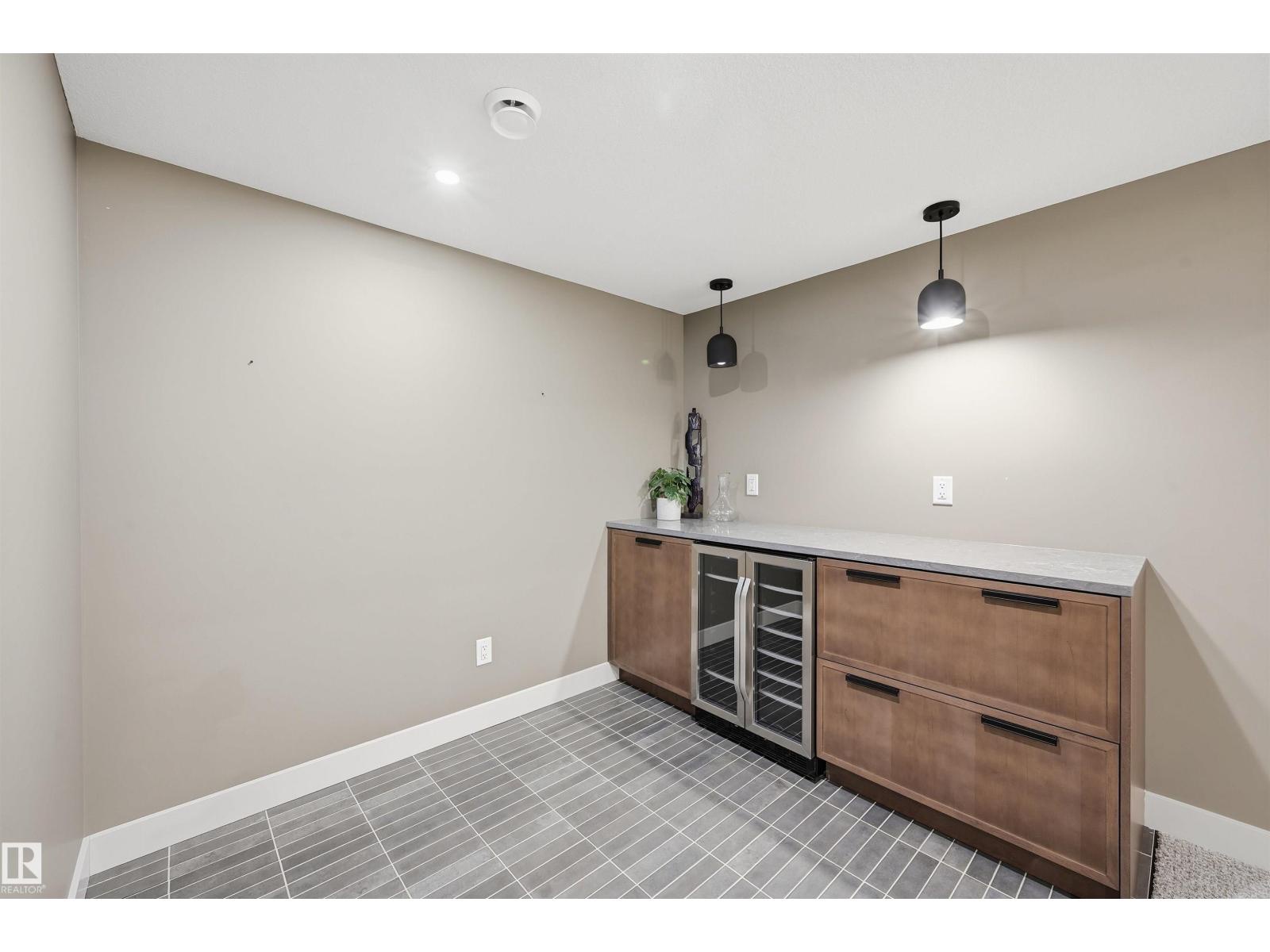 6038 Crawford Dr Sw, Edmonton, Alberta