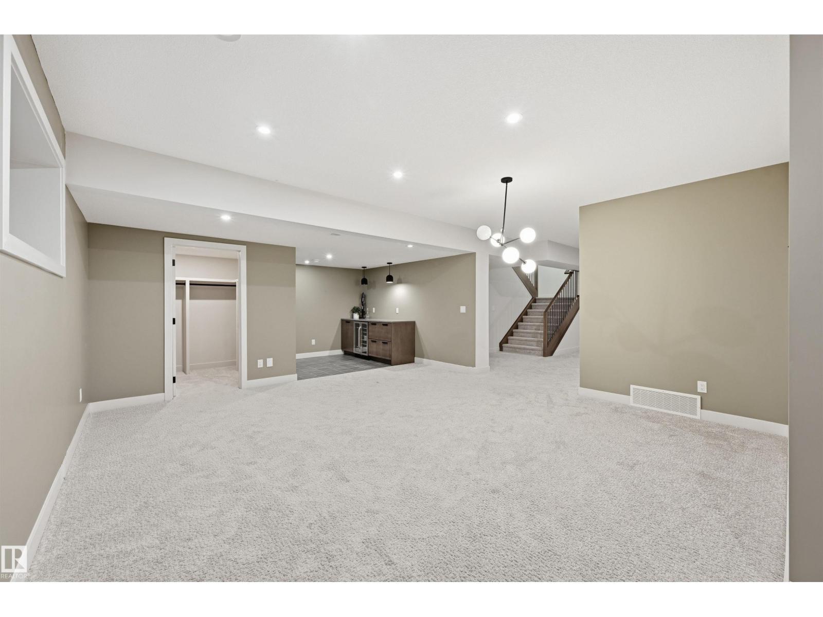 6038 Crawford Dr Sw, Edmonton, Alberta