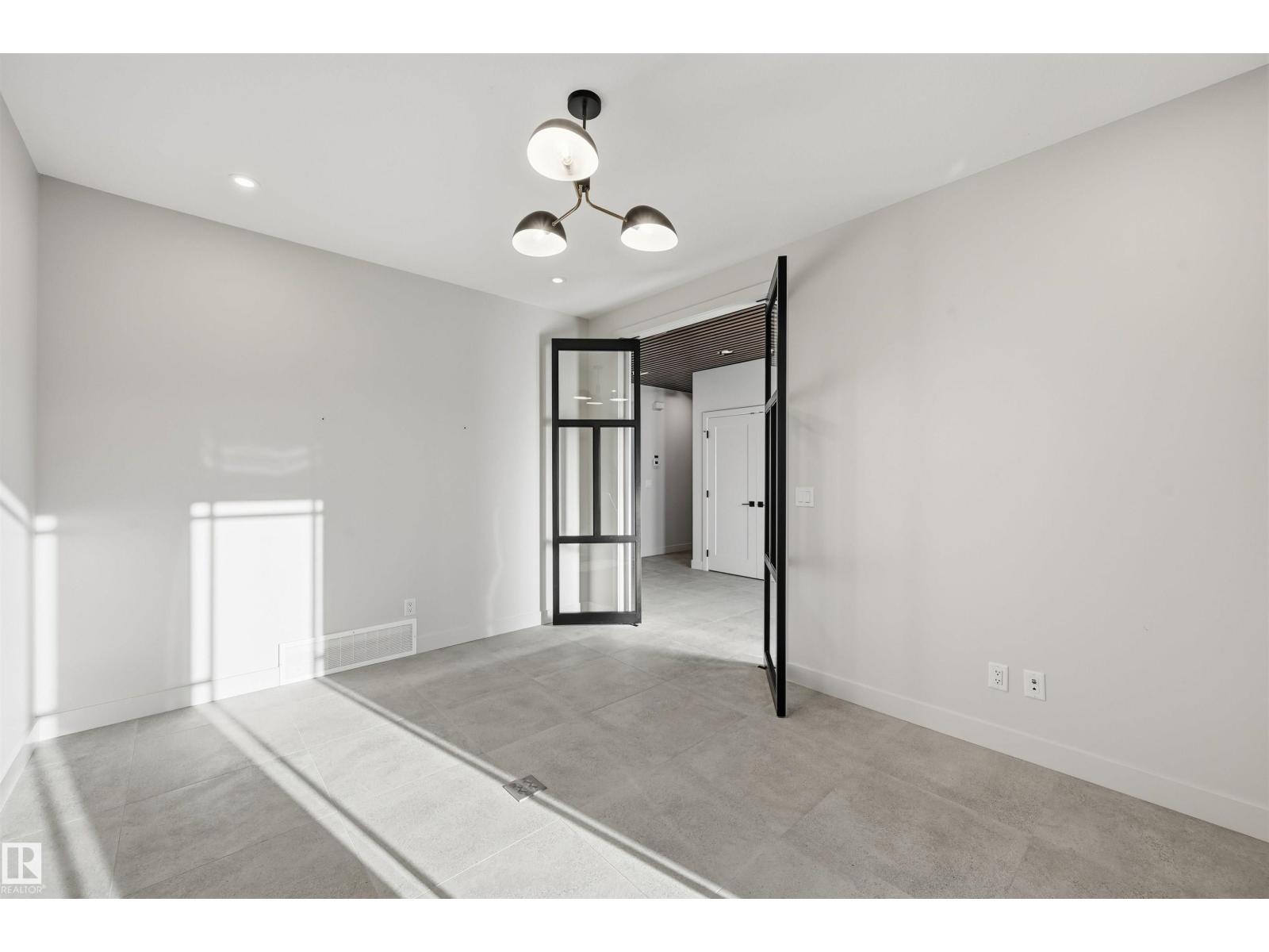 6038 Crawford Dr Sw, Edmonton, Alberta