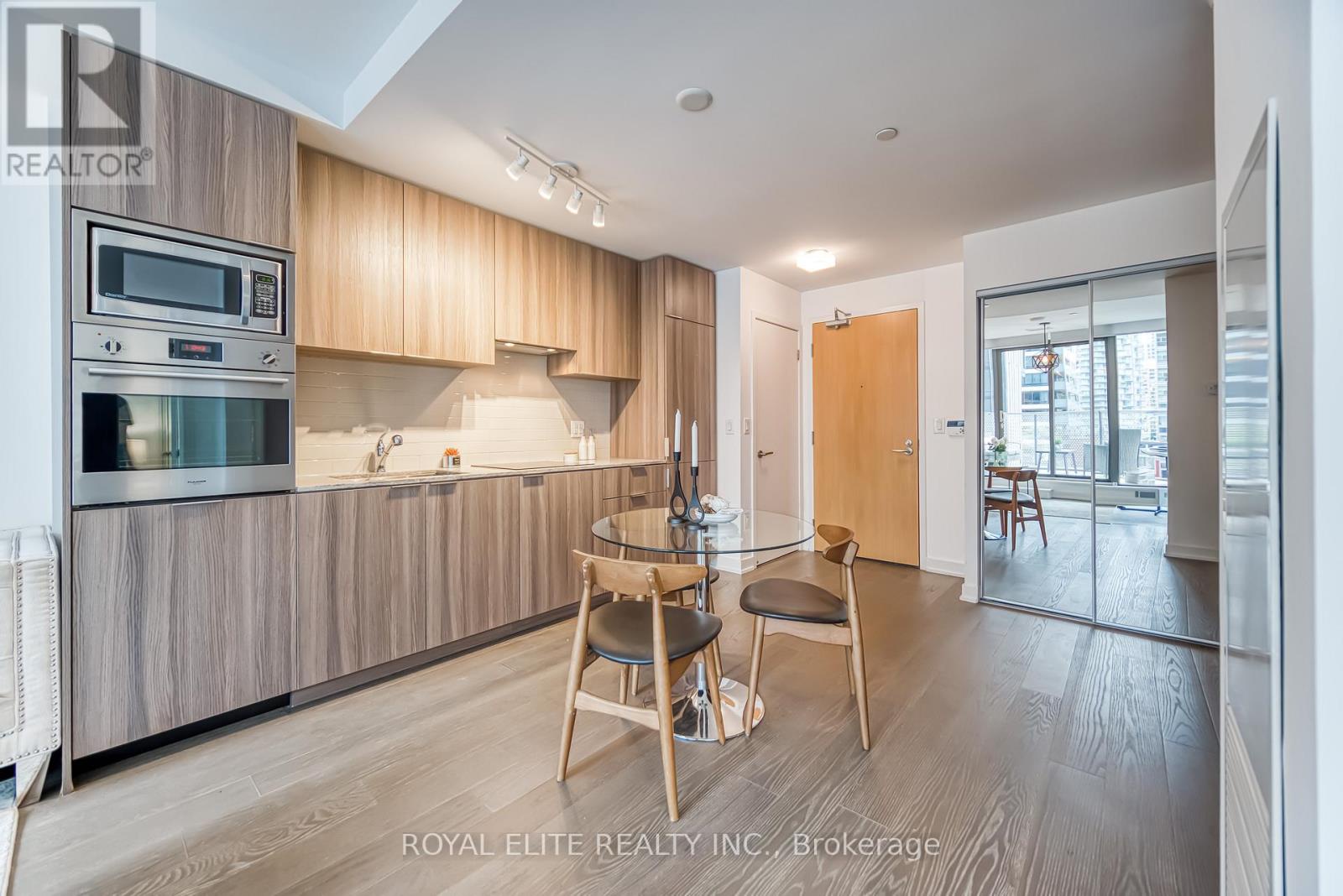 612 - 11 Wellesley Street W, Toronto (bay Street Corridor), Ontario