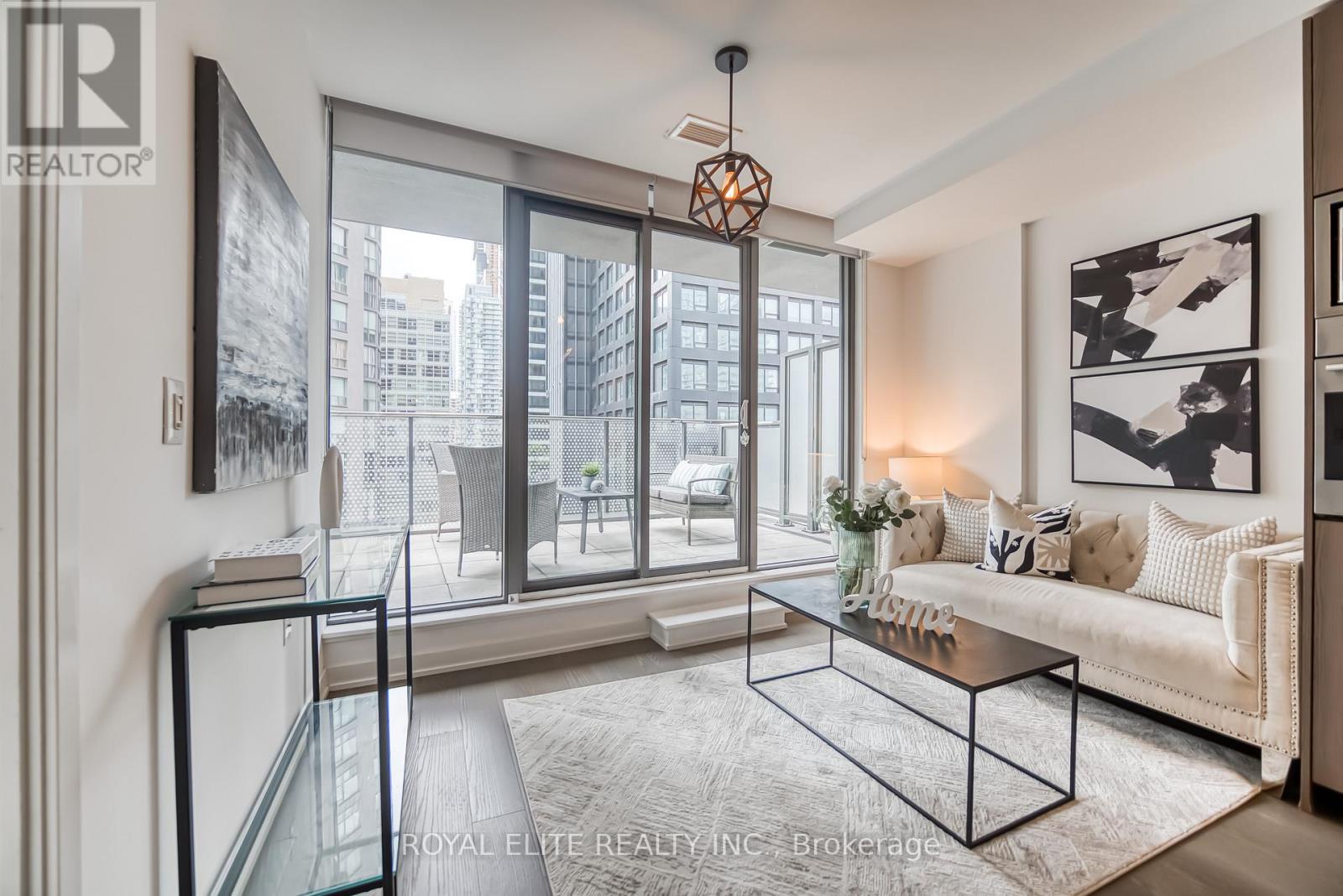 612 - 11 Wellesley Street W, Toronto (bay Street Corridor), Ontario