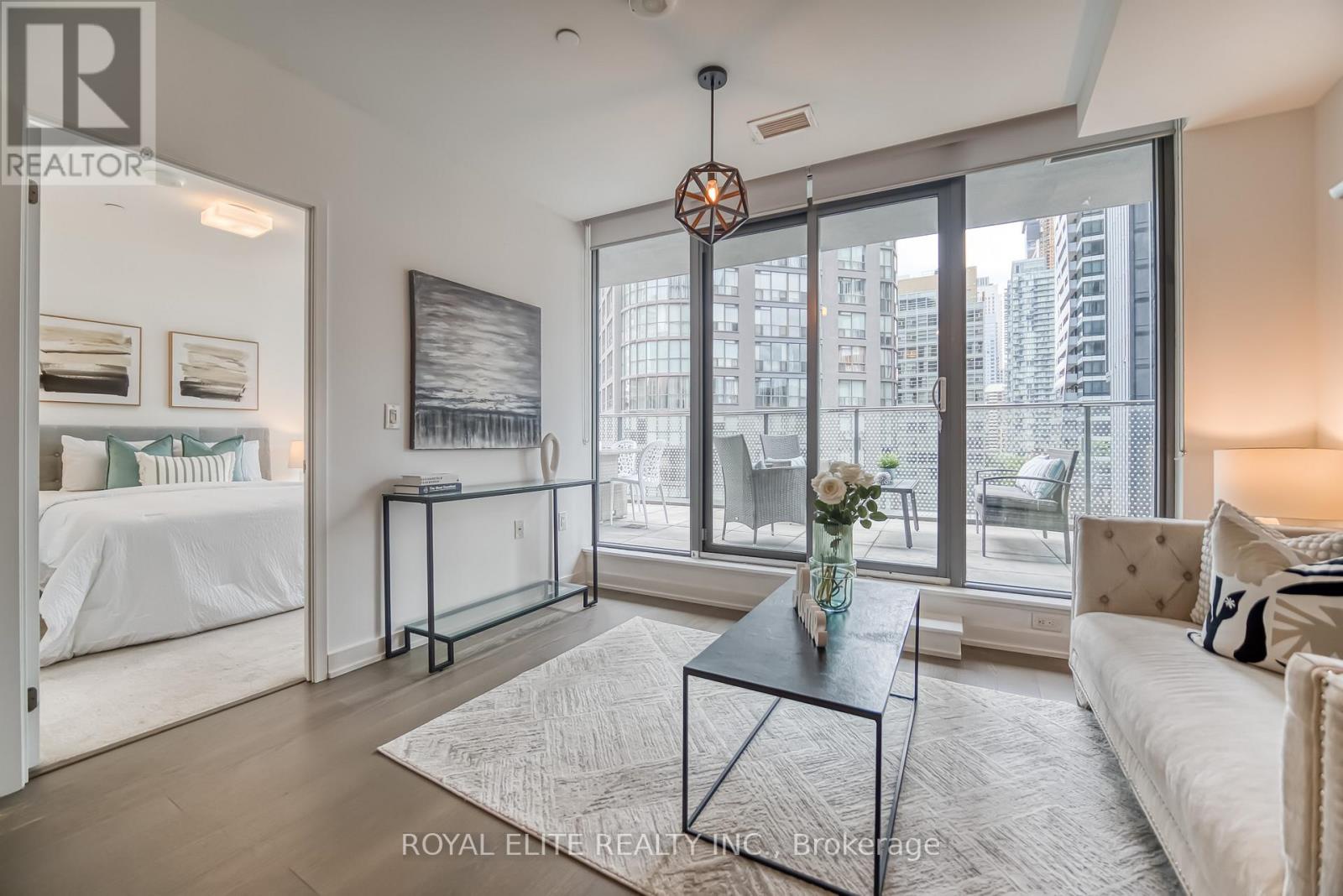 612 - 11 Wellesley Street W, Toronto (bay Street Corridor), Ontario