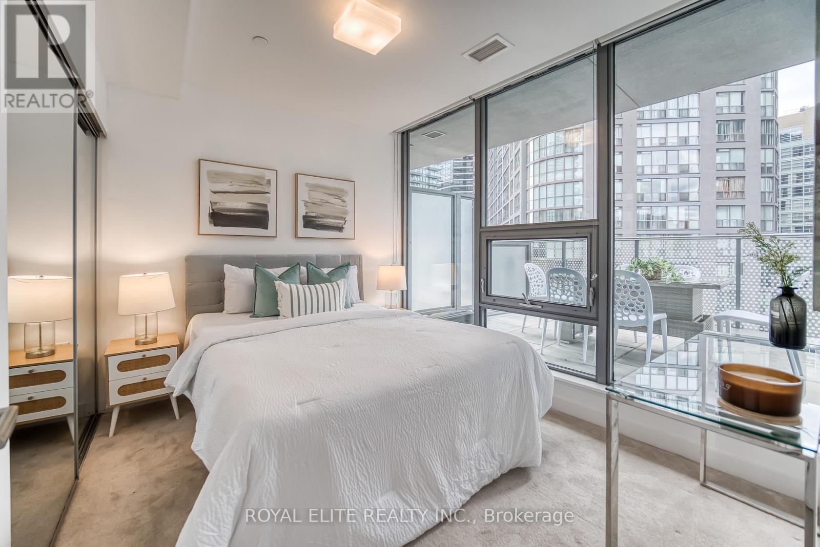 612 - 11 Wellesley Street W, Toronto (bay Street Corridor), Ontario