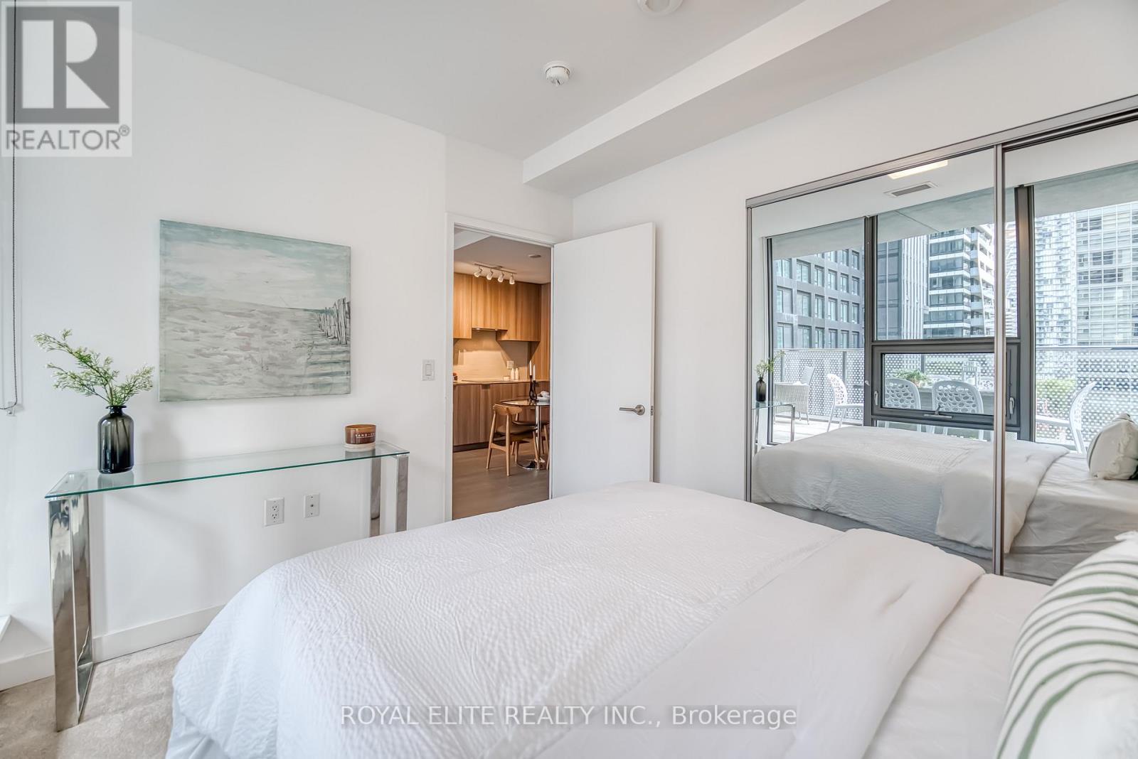 612 - 11 Wellesley Street W, Toronto (bay Street Corridor), Ontario