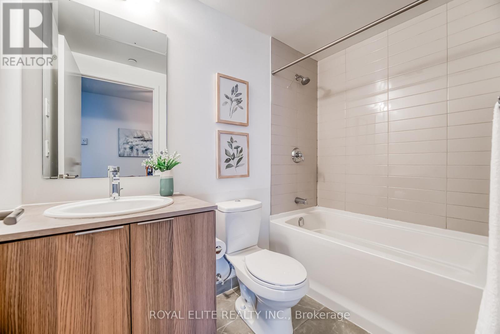 612 - 11 Wellesley Street W, Toronto (bay Street Corridor), Ontario