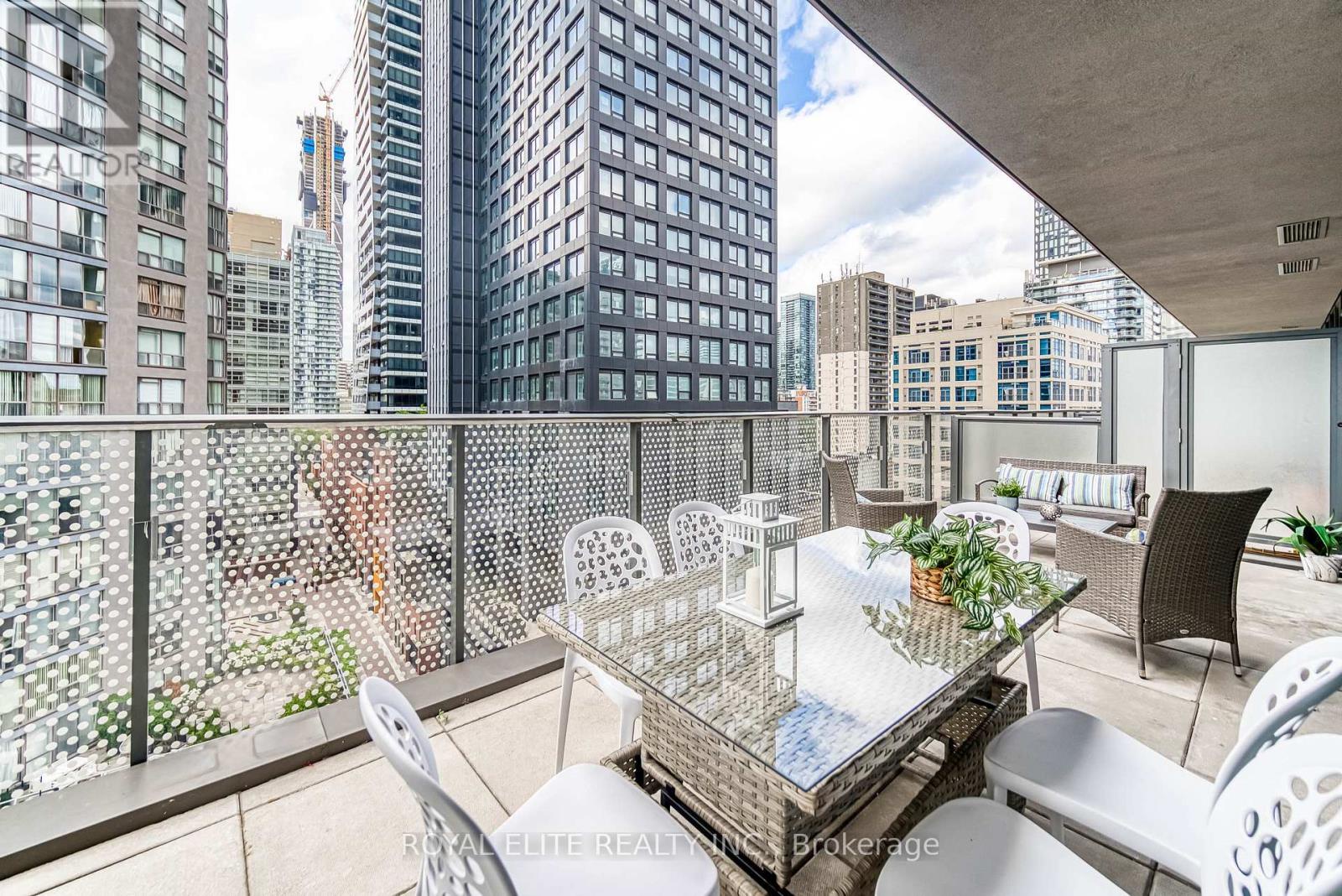 612 - 11 Wellesley Street W, Toronto (bay Street Corridor), Ontario