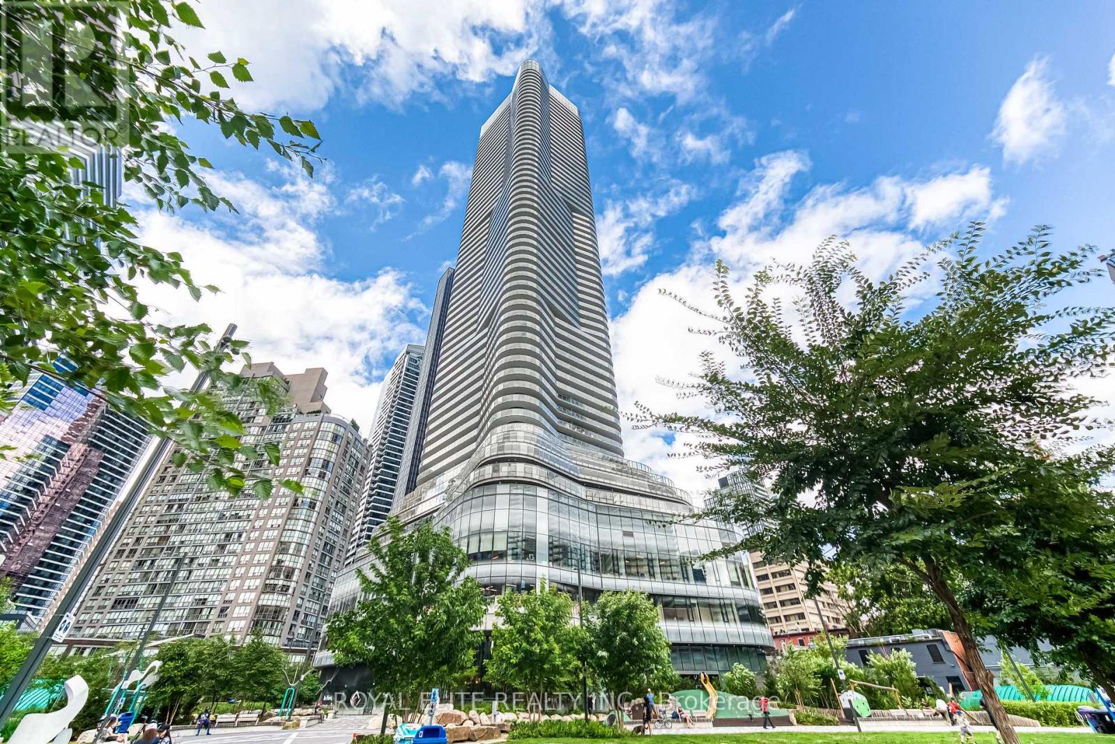 612 - 11 Wellesley Street W, Toronto (bay Street Corridor), Ontario