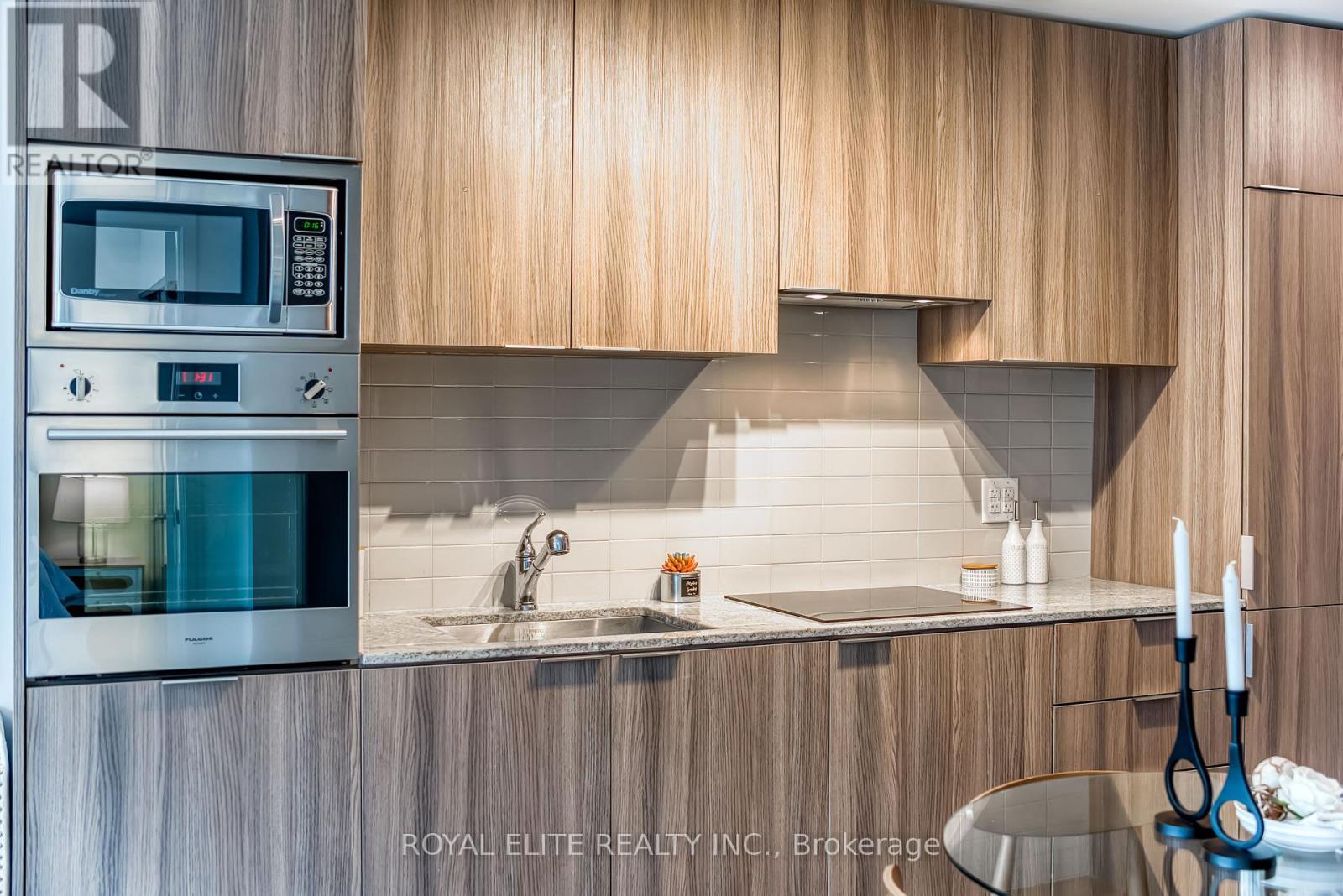 612 - 11 Wellesley Street W, Toronto (bay Street Corridor), Ontario