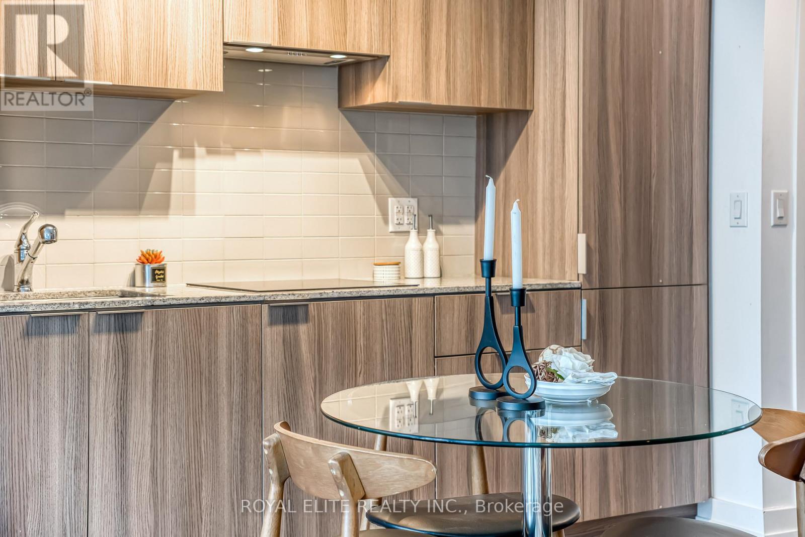 612 - 11 Wellesley Street W, Toronto (bay Street Corridor), Ontario