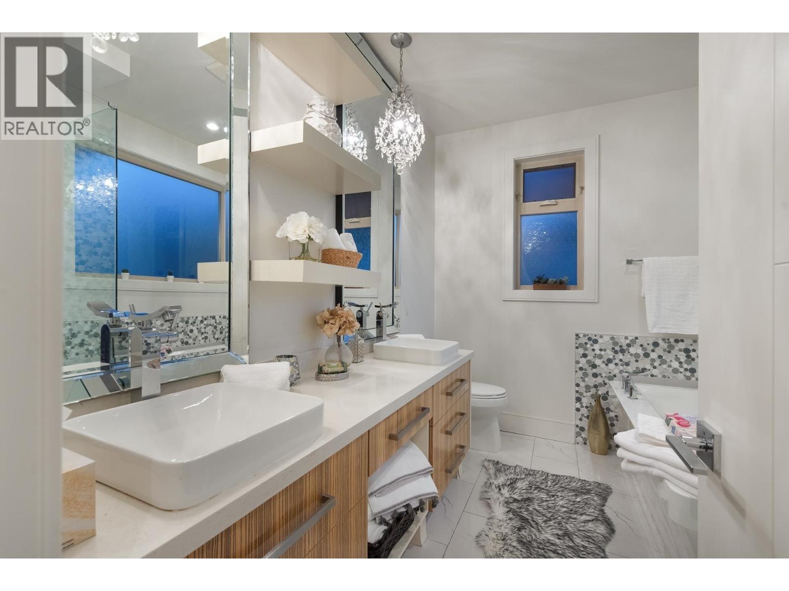 1450 Fulton Avenue, West Vancouver, British Columbia