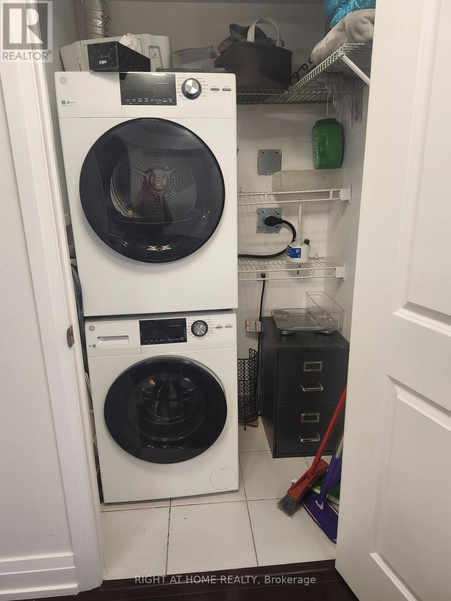 519 - 1060 Sheppard Avenue W, Toronto (york University Heights), Ontario