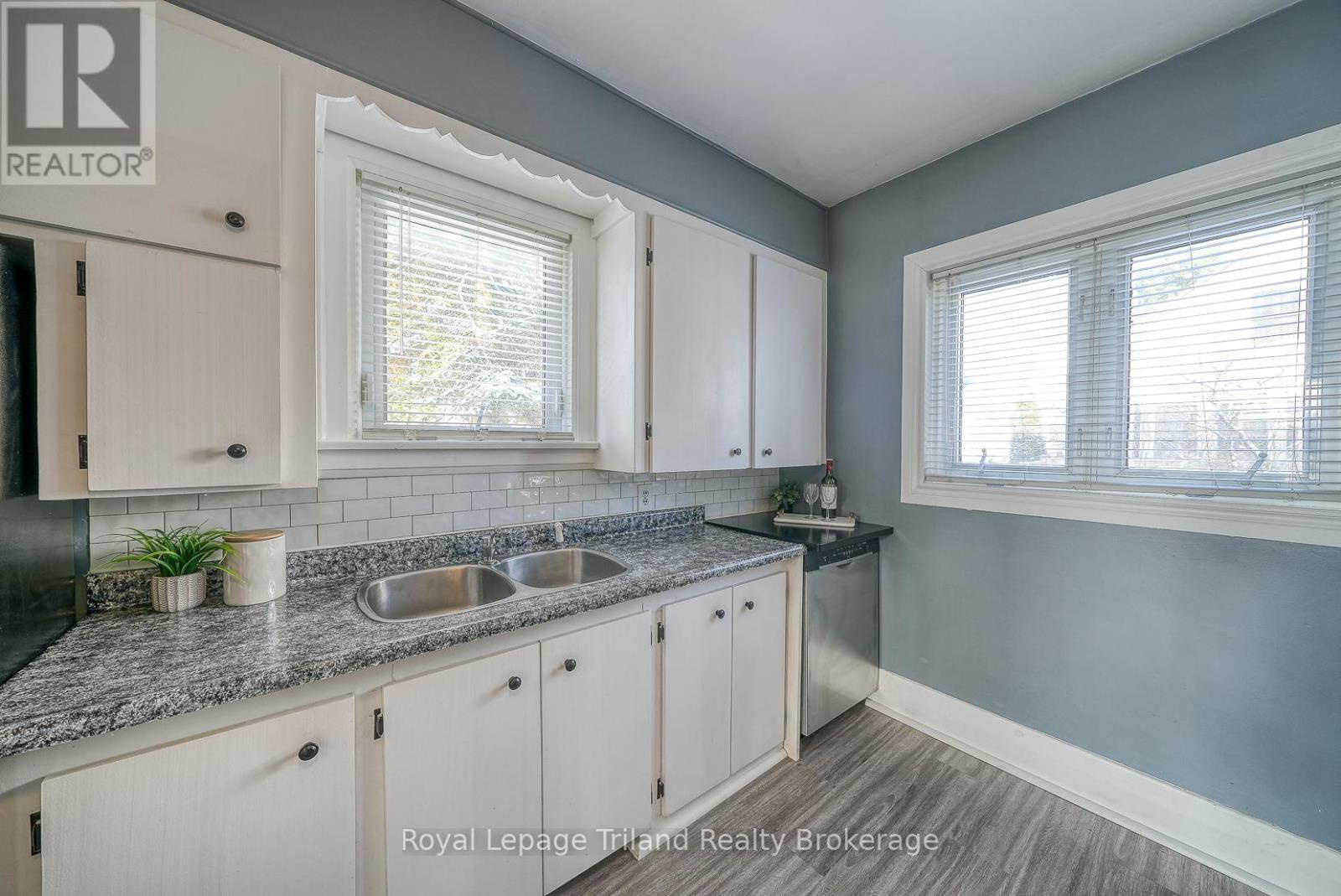 34 Concession Street W, Tillsonburg, Ontario