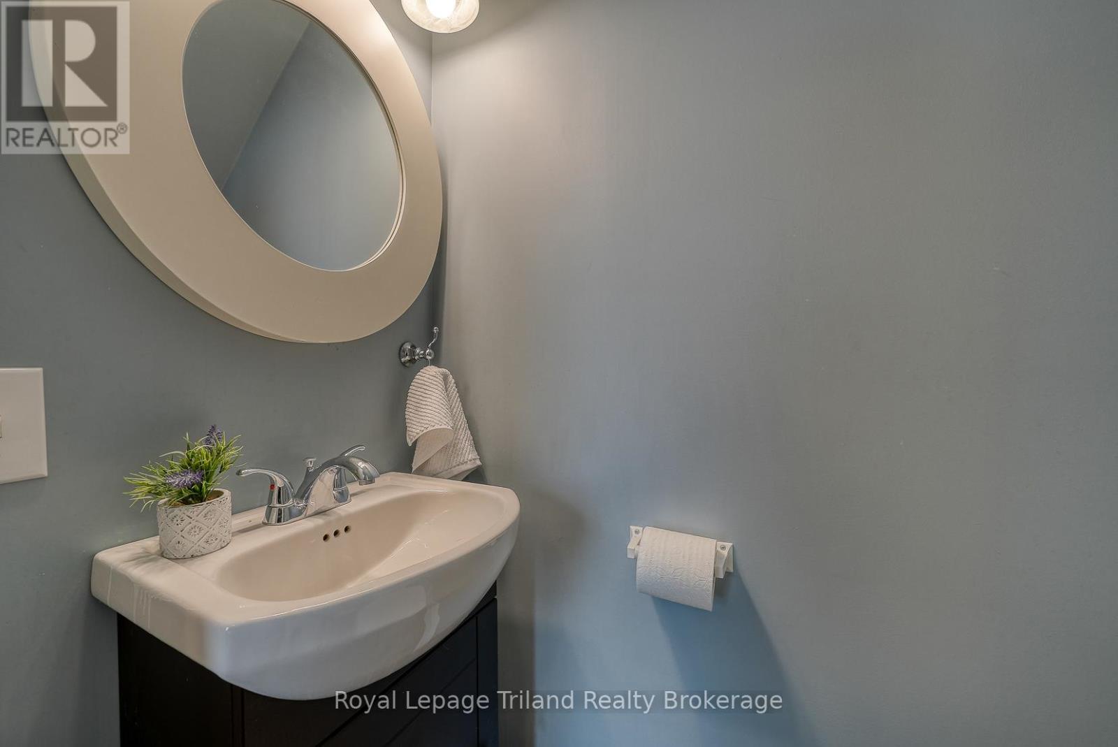 34 Concession Street W, Tillsonburg, Ontario