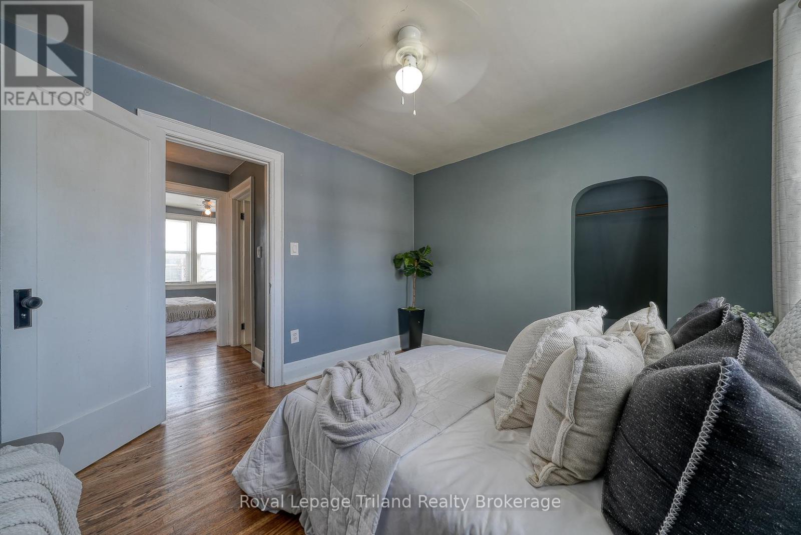 34 Concession Street W, Tillsonburg, Ontario