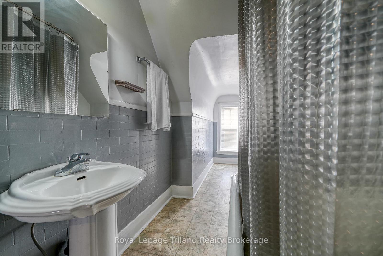 34 Concession Street W, Tillsonburg, Ontario