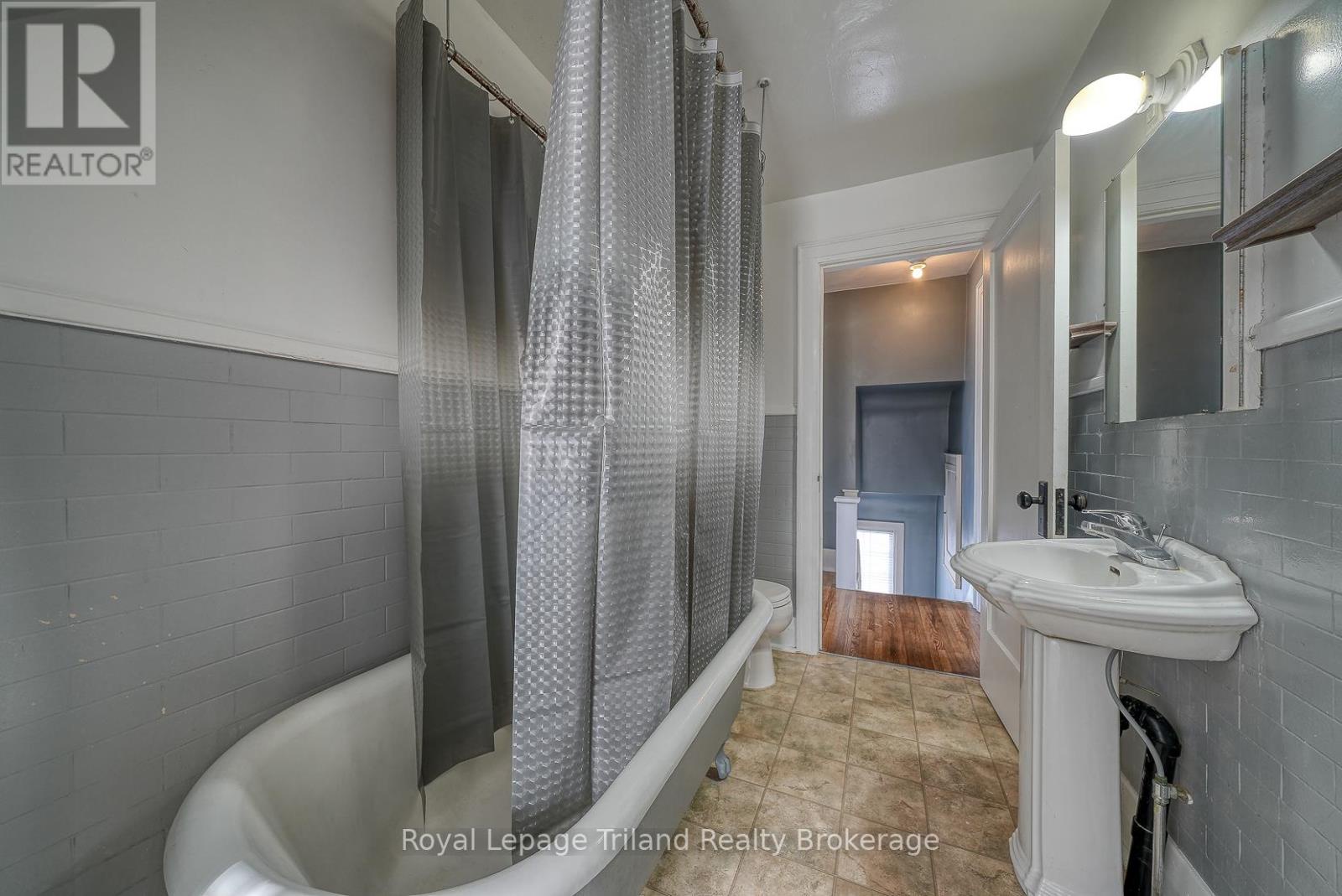 34 Concession Street W, Tillsonburg, Ontario