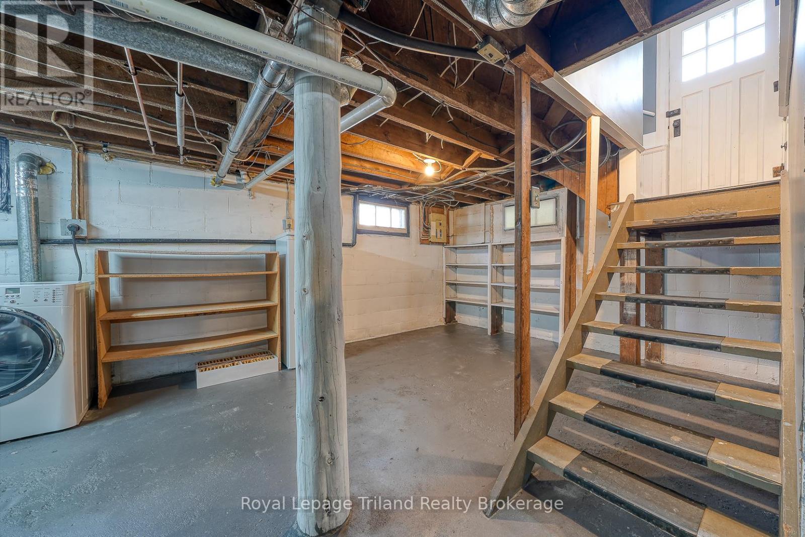 34 Concession Street W, Tillsonburg, Ontario