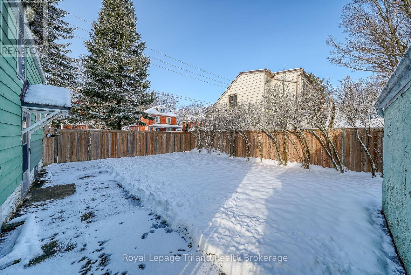 34 Concession Street W, Tillsonburg, Ontario