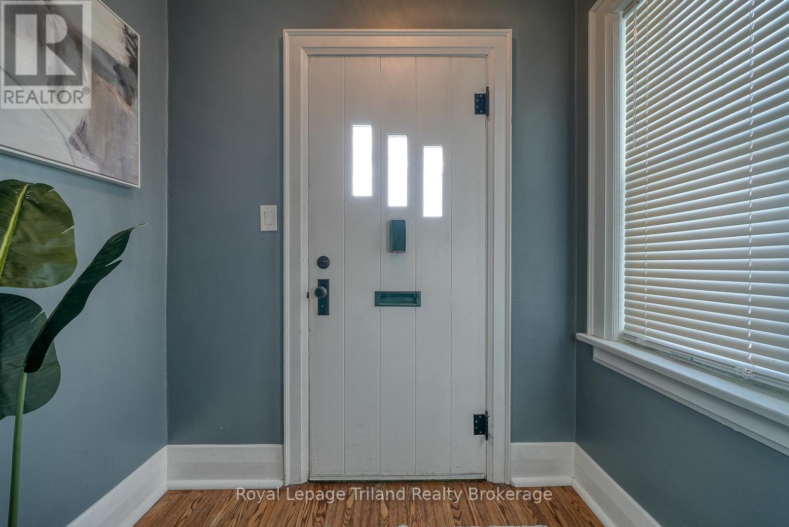 34 Concession Street W, Tillsonburg, Ontario