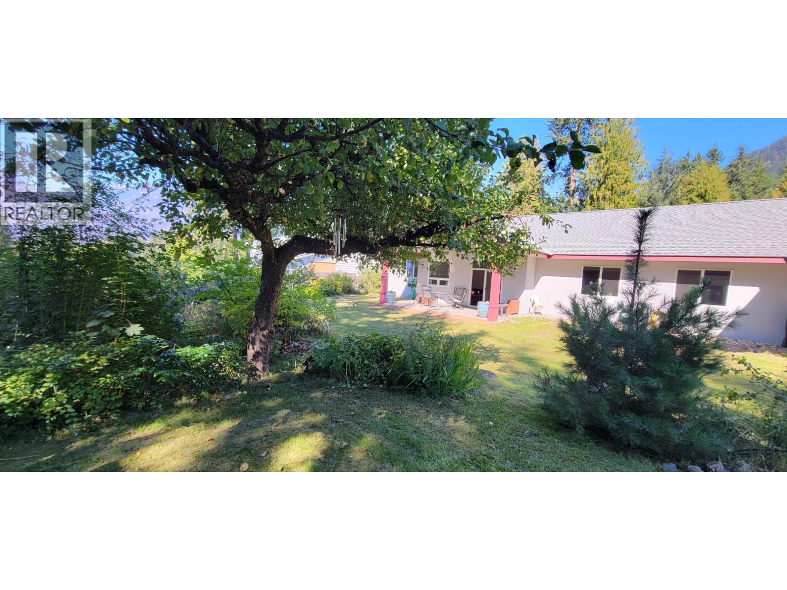 515 9th Avenue, New Denver, British Columbia