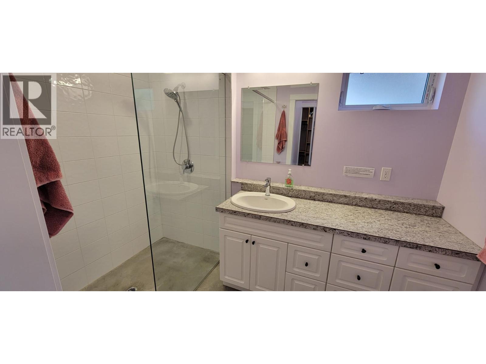 515 9th Avenue, New Denver, British Columbia