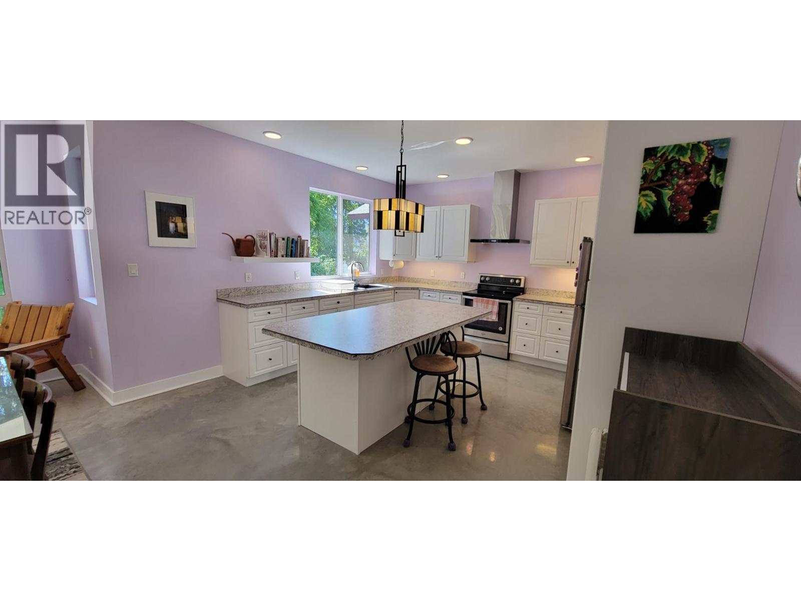 515 9th Avenue, New Denver, British Columbia