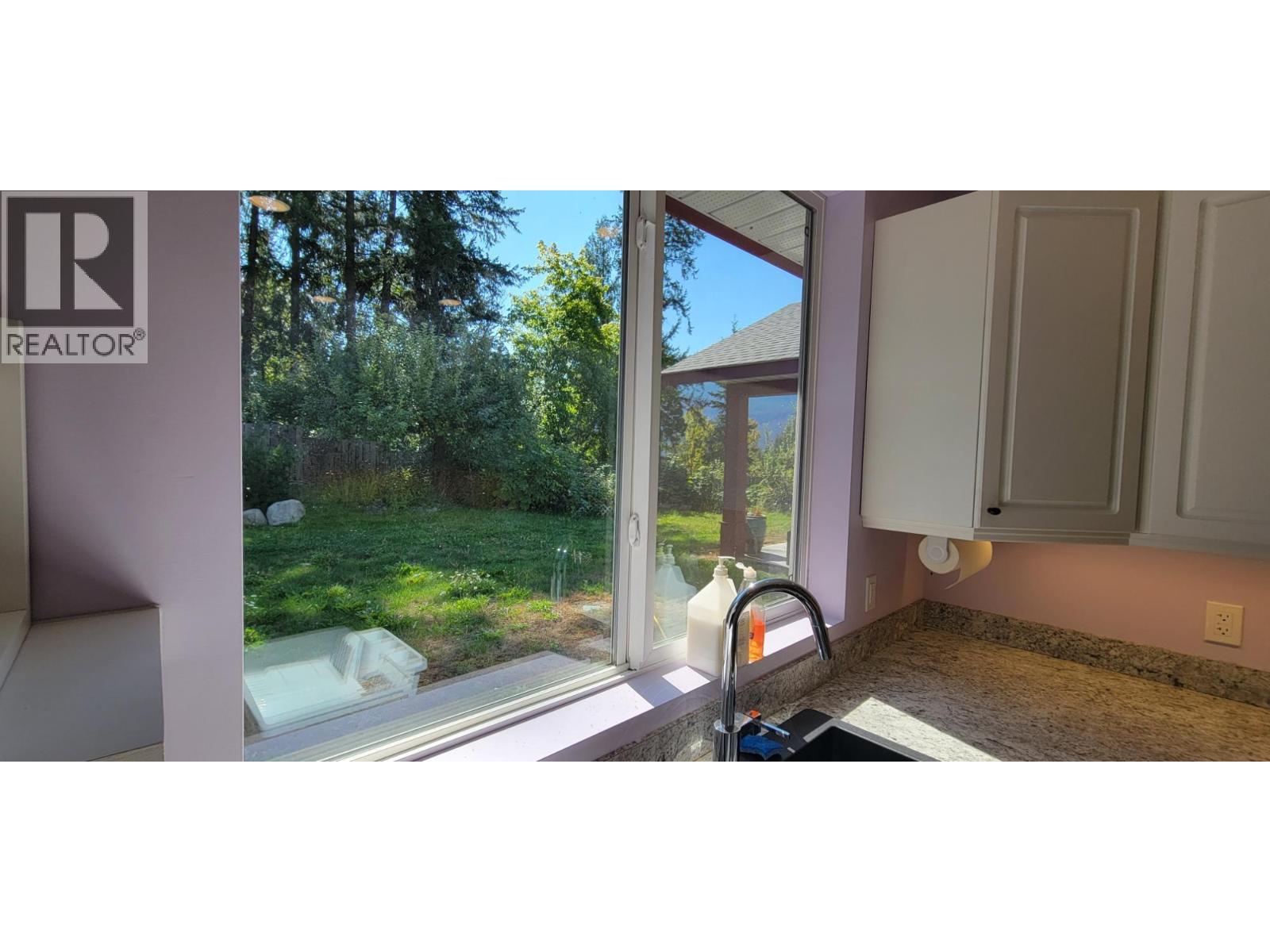 515 9th Avenue, New Denver, British Columbia