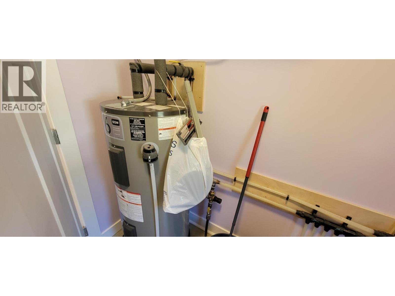 515 9th Avenue, New Denver, British Columbia