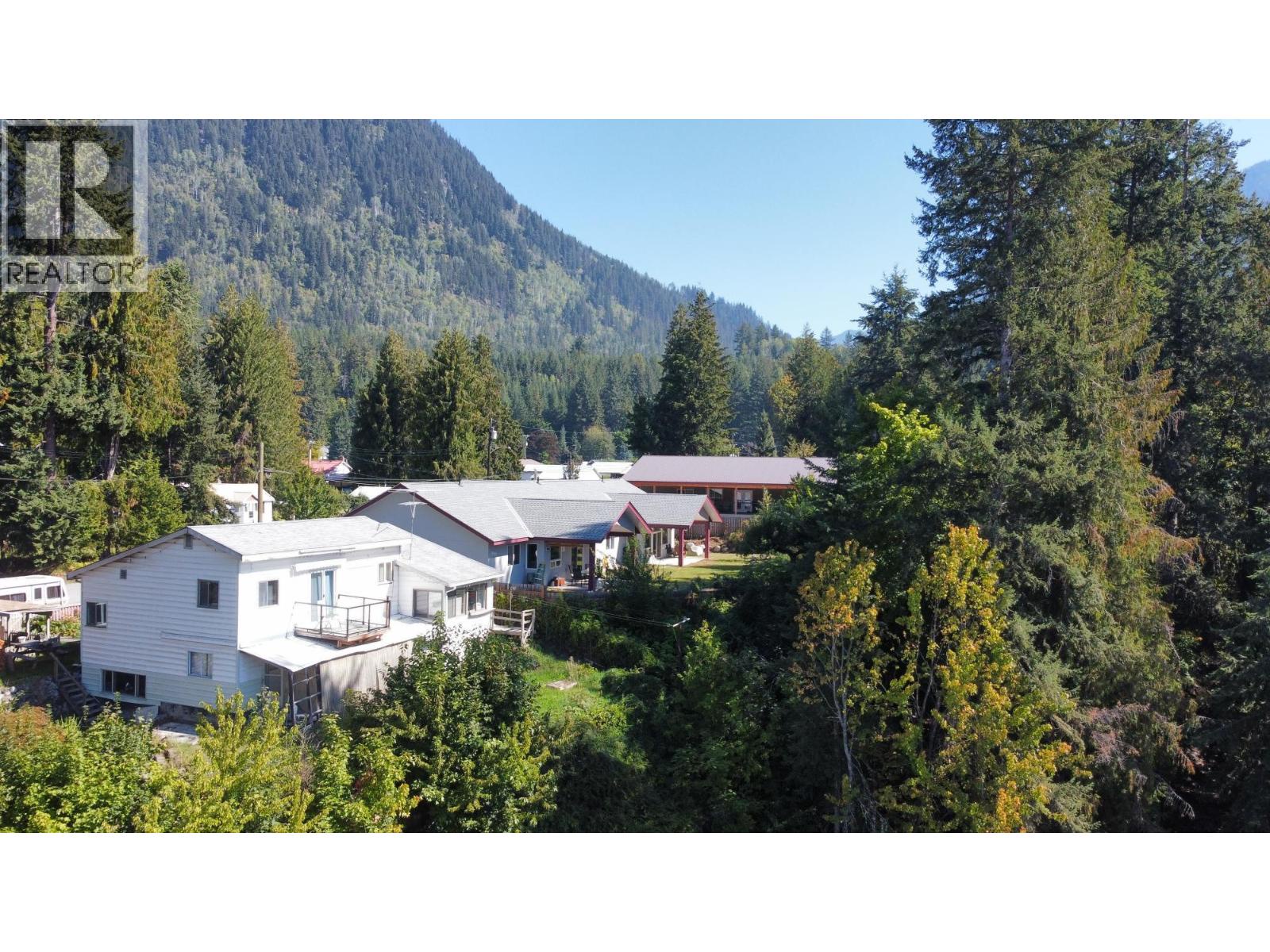 515 9th Avenue, New Denver, British Columbia