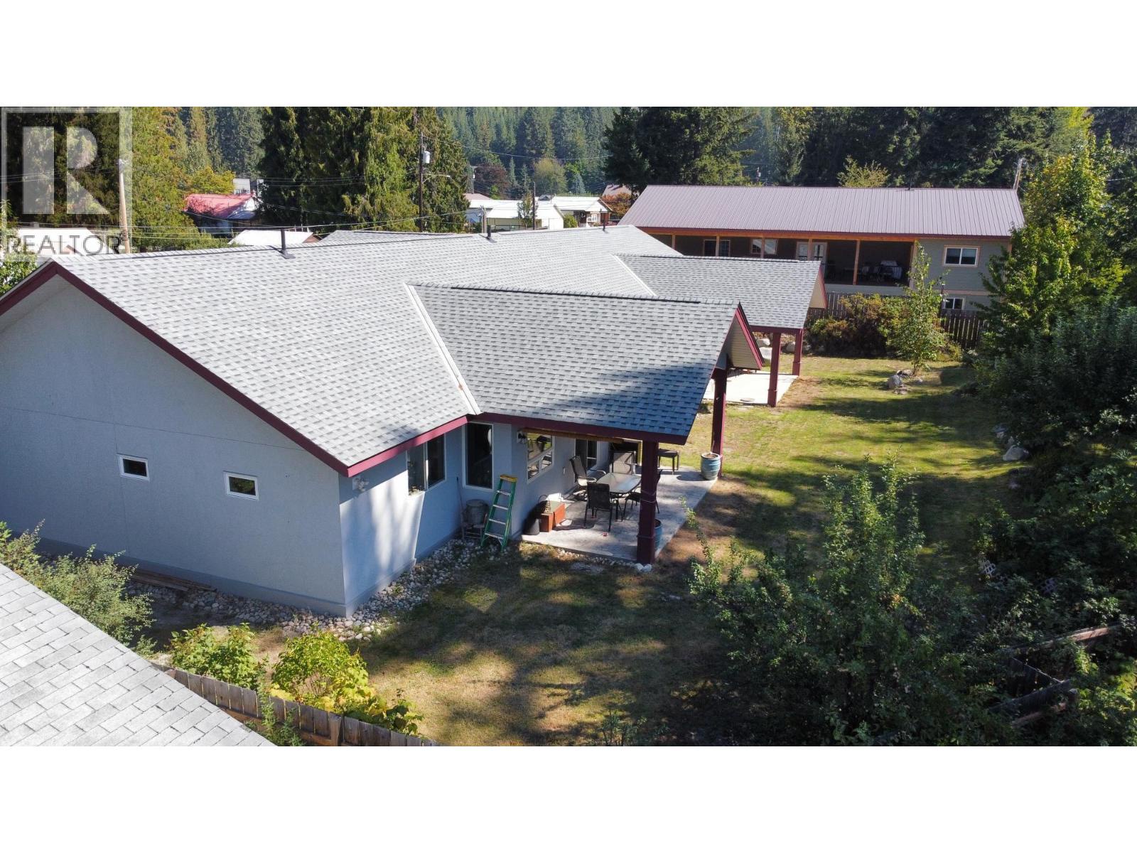 515 9th Avenue, New Denver, British Columbia