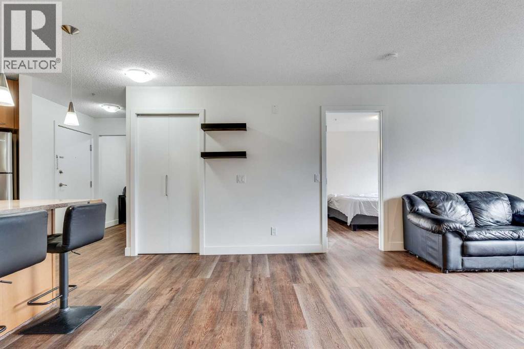 113, 35 Richard Court Sw, Calgary, Alberta