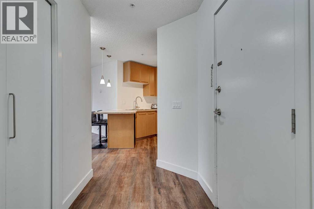 113, 35 Richard Court Sw, Calgary, Alberta