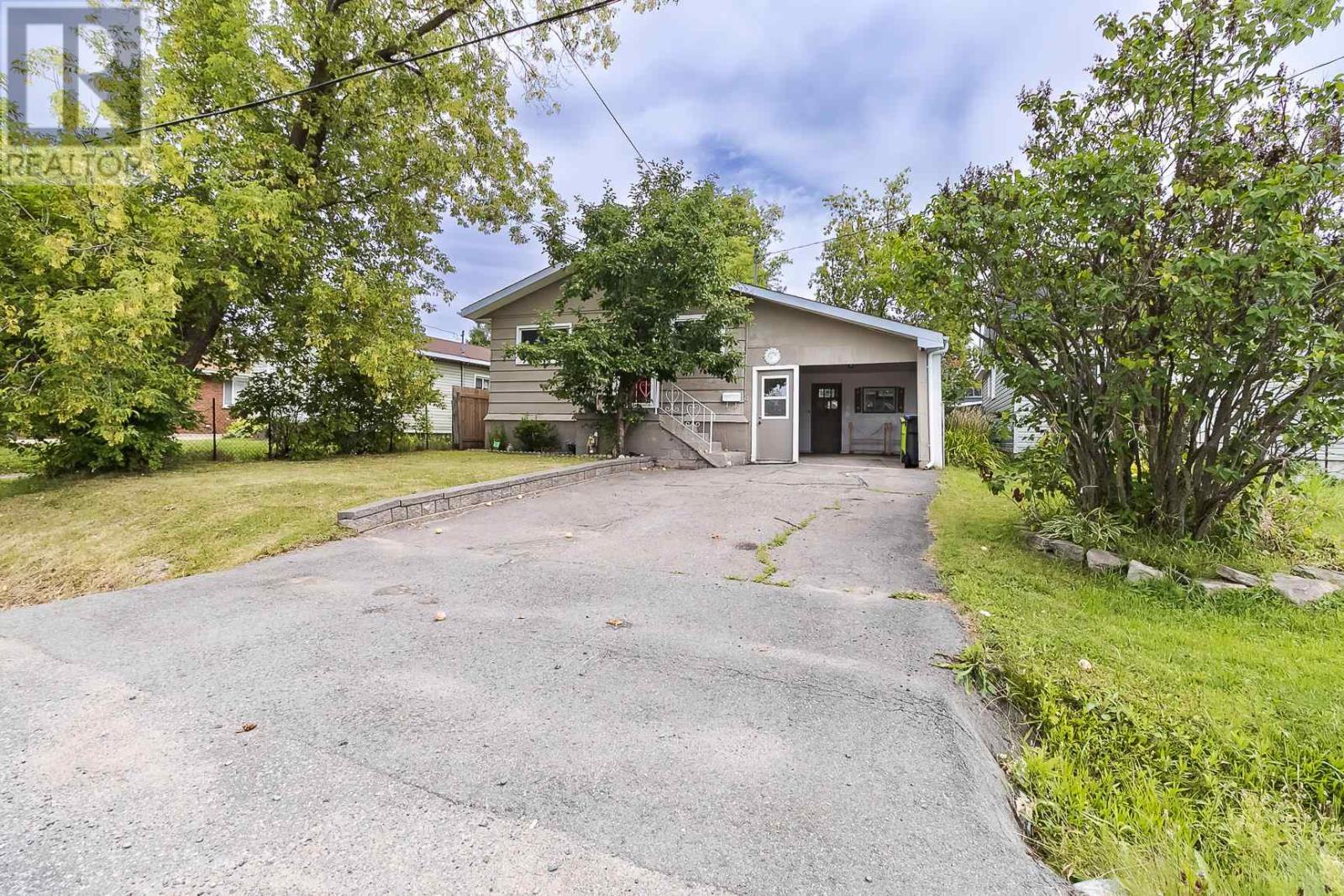 22 Lloyd St, Sault Ste. Marie, Ontario