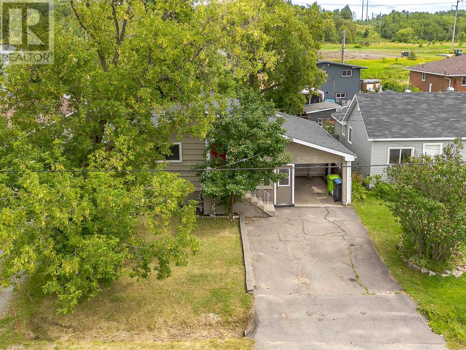 22 Lloyd St, Sault Ste. Marie, Ontario